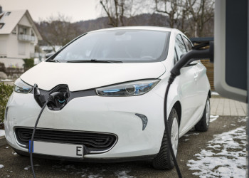 À quelle vitesse et quelle autonomie peut-on recharger un véhicule électrique à la maison ?