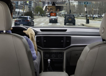 La caméra Garmin Dash Cam Live offre une vue en direct du véhicule avec un abonnement LTE