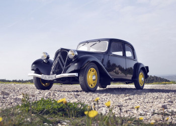 La Traction Avant de Citroën a ouvert la voie à l'automobile moderne avec le principe de roues avant motrices et directrices