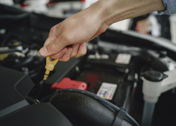 Près de 3 Français sur 5 ne font pas les contrôles nécessaires sur leur voiture avant de prendre la route des vacances