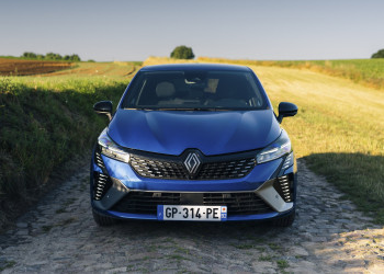 La Renault Clio devant la Peugeot 208 et la Dacia Sandero en 2025 en France