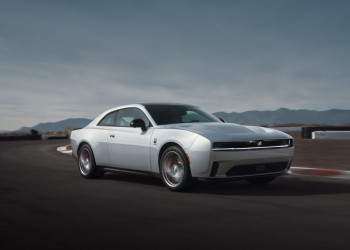 La technologie des batteries à l'état solide de Factorial en test sur des Dodge Charger Daytona d'ici 2026