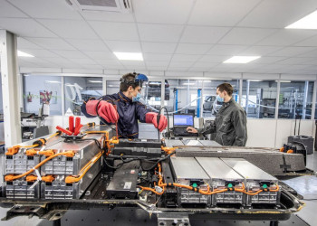 Le système de gestion de batterie surveille en permanence les paramètres clés