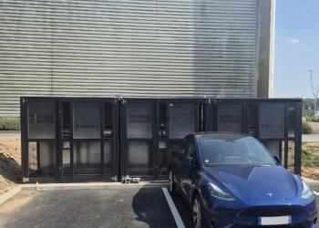 Des batteries haute tension de véhicules électriques reconditionnées en solutions de stockage d'électricité