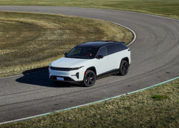 La technologie de conduite automatisée STLA AutoDrive de Stellantis permet une conduite autonome jusqu'à 60 km/h