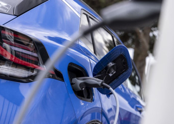 Le marché des véhicules électriques d'occasion souffre d'un déséquilibre entre une offre surabondante et une demande limitée