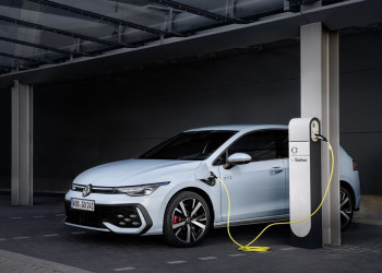 La norme Euro 6e-bis corrige à la hausse de 50 % à plus de 300 % les émissions de CO2 des véhicules hybrides rechargeables