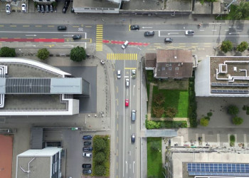 Les voitures électriques réduisent le bruit du trafic aux carrefours très fréquentés