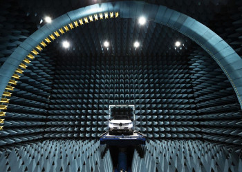 Des chambres anéchoïques pour effectuer des tests acoustiques et électromagnétiques