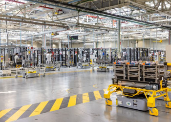 L'usine moteurs Renault de Cléon se transforme pour assurer la transition vers l'électrique