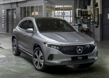 Le SUV compact électrique Mercedes EQA mis à jour en approche