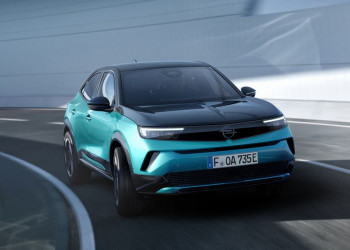 Le SUV urbain électrique Opel Mokka Electric mis à jour peut parcourir jusqu'à 402 kilomètres WLTP