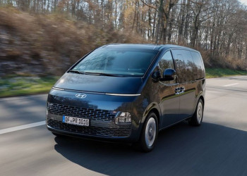 Le monospace Hyundai Staria affiche un design futuriste