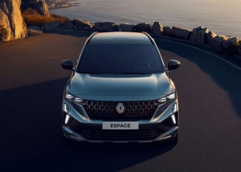 Le Renault Espace adopte un style modernisé marqué par des contrastes