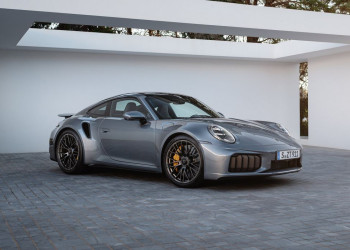 La Porsche 911 Turbo S Coupé développe une puissance cumulée de 711 ch