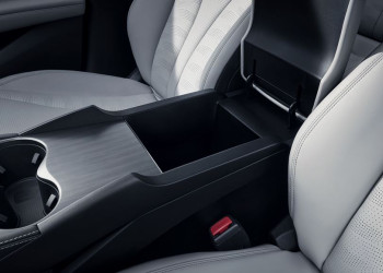 La berline familiale Byd Seal 6 DM-i Super Hybride affiche des formes fluides