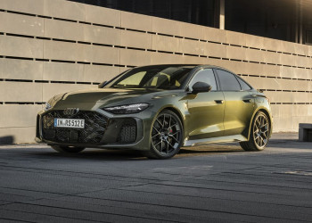 La berline hybride rechargeable haute performance Audi RS 5 développe 639 ch