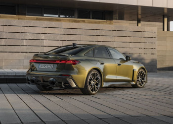 La berline hybride rechargeable haute performance Audi RS 5 développe 639 ch