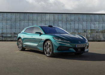 La grande routière technologique Denza Z9GT hybride rechargeable DM offre une flexibilité optimale sur longue distance