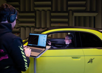 Le générateur de son transforme l'Abarth 500e électrique en un petite bolide rugissant