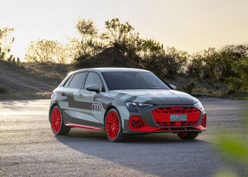 Des prototypes de l'Audi S3 mise à jour en test sur des courbes difficiles et des montagnes escarpées