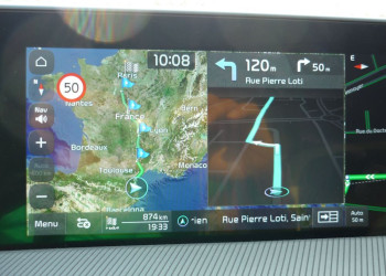 L'utilisation d'un planificateur d'itinéraire et d'une application de recharge pour détecter les anomalies de guidage