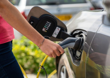 La valeur moyenne des matériaux récupérables prélevés sur une voiture électrique en fin de vie atteint 1 257 euros en 2026