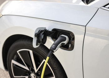 Les voitures hybrides rechargeables pourraient ne pas être interdites à la vente en 2035