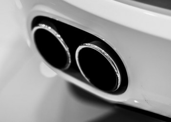 L'interdiction de la vente de véhicules neufs à moteur thermique dans l'Union européenne à partir de 2035 est jalonnée d'obstacles