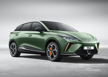 La berline compacte sportive MG4 XPower à deux moteurs électriques développe 435 ch