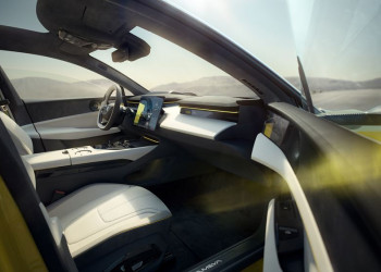 La berline de grand tourisme Lotus Emeya fait partie des GT électriques les plus rapides au monde