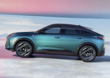 Le SUV fastback électrique Peugeot e-3008 revendique jusqu'à 700 km d'autonomie