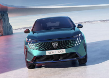 Le SUV fastback électrique Peugeot e-3008 revendique jusqu'à 700 km d'autonomie