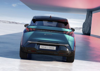 Le SUV fastback électrique Peugeot e-3008 revendique jusqu'à 700 km d'autonomie