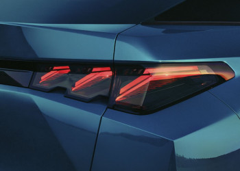Le SUV fastback électrique Peugeot e-3008 revendique jusqu'à 700 km d'autonomie