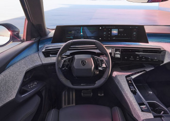 Le SUV fastback électrique Peugeot e-3008 revendique jusqu'à 700 km d'autonomie