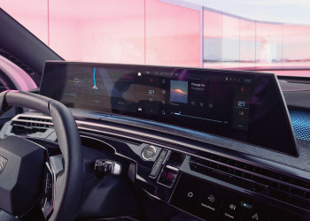 Le SUV fastback électrique Peugeot e-3008 revendique jusqu'à 700 km d'autonomie