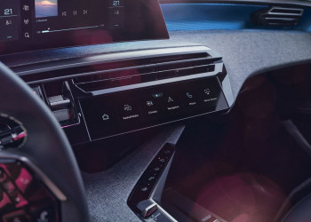 Le SUV fastback électrique Peugeot e-3008 revendique jusqu'à 700 km d'autonomie