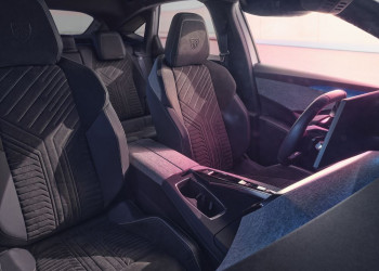 Le SUV fastback électrique Peugeot e-3008 revendique jusqu'à 700 km d'autonomie