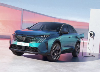 Le SUV fastback électrique Peugeot e-3008 revendique jusqu'à 700 km d'autonomie
