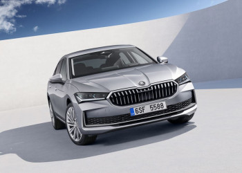La quatrième génération de la berline à hayon Skoda Superb propose un design intemporel affiné