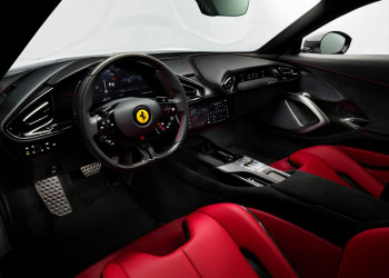 La berlinette deux places Ferrari 12Cilindri incarne l'ADN du Cheval Cabré
