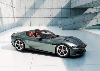La Ferrari 12Cilindri Spider à V12 atmosphérique central avant est conçue pour la conduite à ciel ouvert