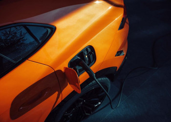Le SUV Lamborghini Urus s'offre une mise à jour et une motorisation hybride rechargeable de 800 ch