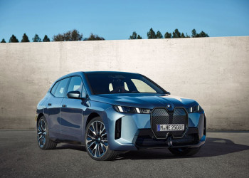 La BMW iX se renouvelle avec une apparence plus sportive