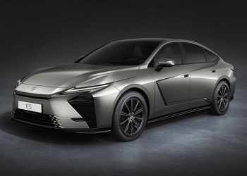 La Lexus ES de huitième génération porte à un niveau supérieur les caractéristiques de la routière japonaise