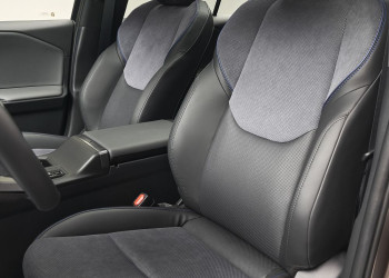 La sixième génération du Toyota RAV4 arbore un design extérieur robuste