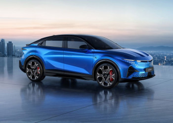 Le sport fastback compact Alpine A390 embarque trois moteurs électriques constituant une transmission intégrale