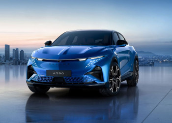 Le sport fastback compact Alpine A390 embarque trois moteurs électriques constituant une transmission intégrale
