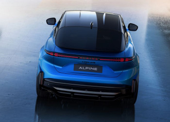 Le sport fastback compact Alpine A390 embarque trois moteurs électriques constituant une transmission intégrale